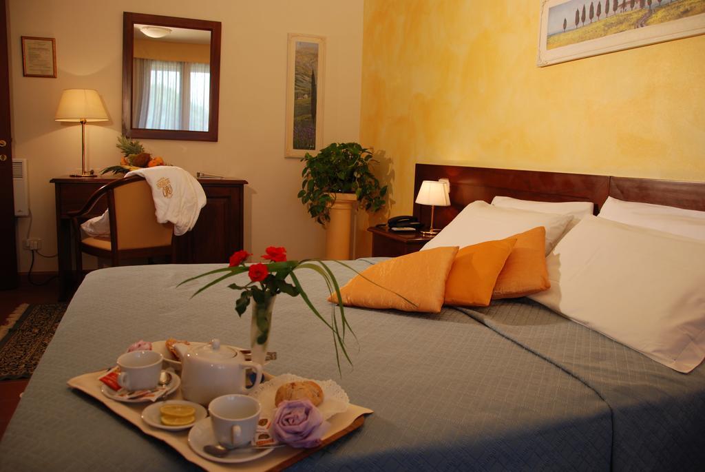 Hotel Borgo Degli Olivi Riotorto Exteriör bild